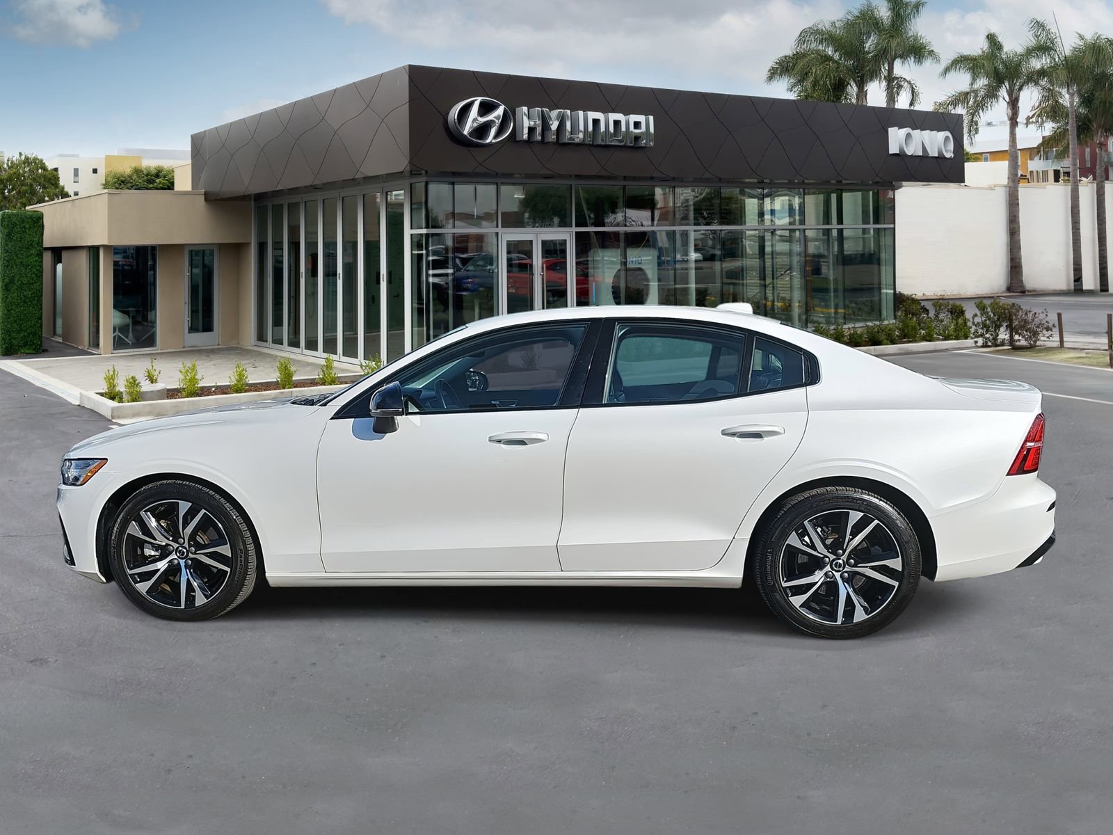 Used 2024 Volvo S60 B5 Core image 6