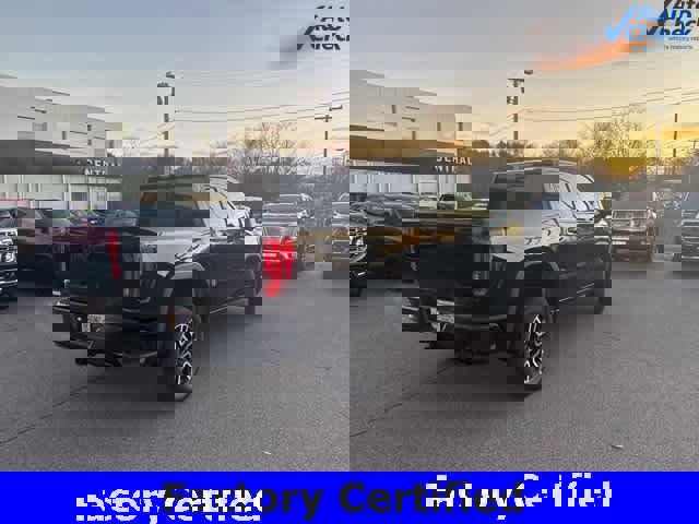 Certified 2022 GMC Sierra 1500 AT4 w/ AT4 Premium Package image 8