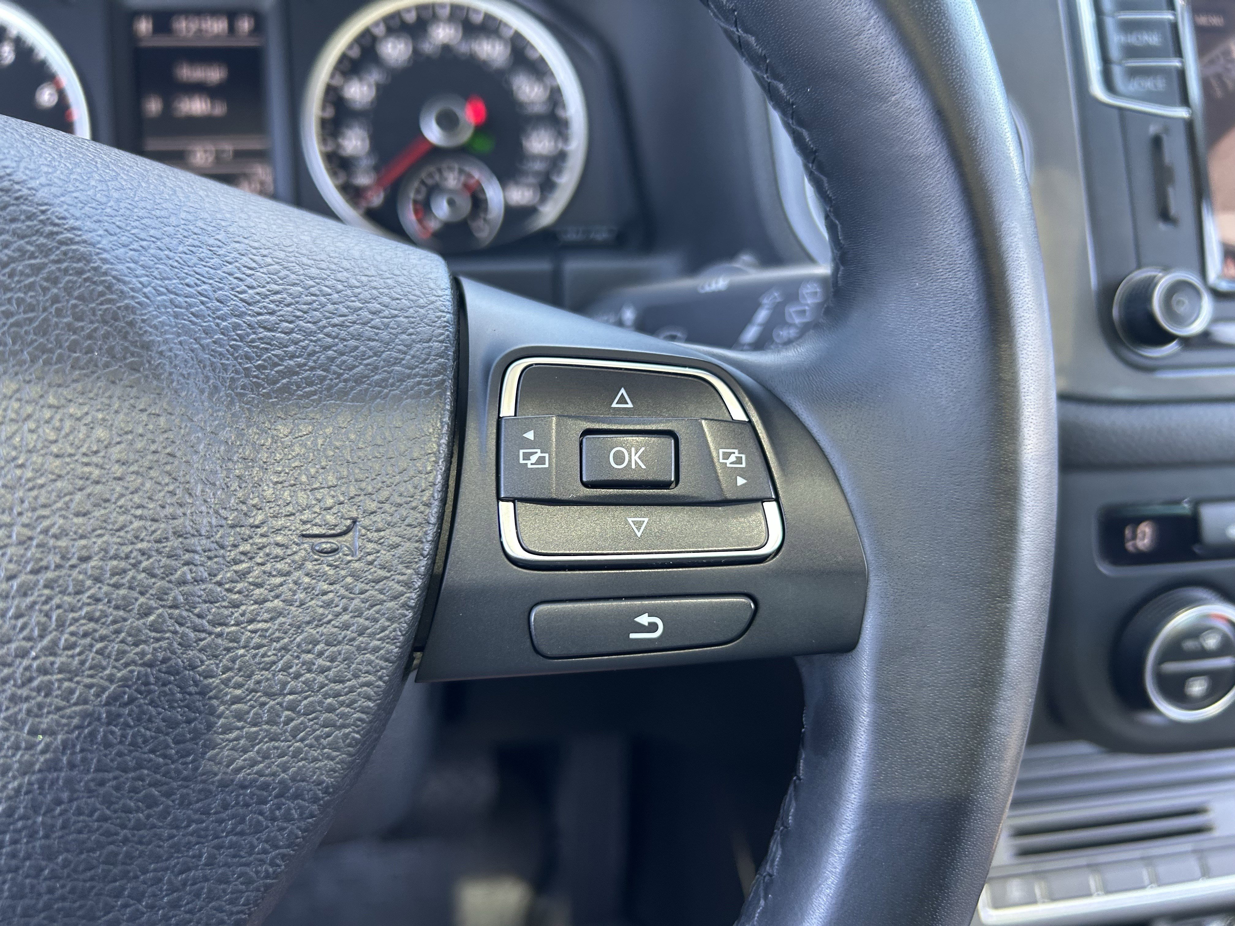 Used 2017 Volkswagen Tiguan Sport image 17