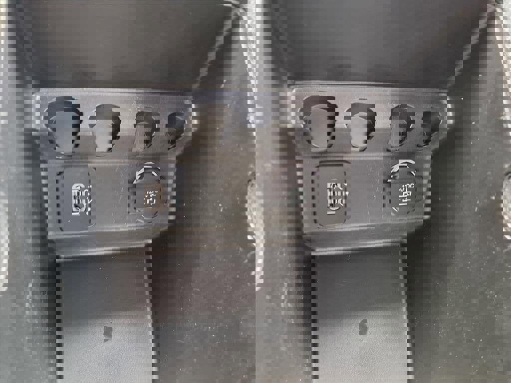 Used 2019 Jeep Cherokee Latitude Plus image 21