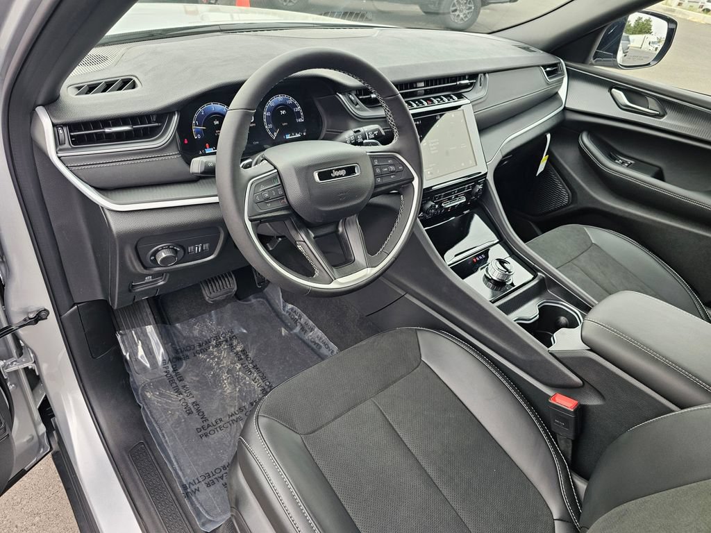 New 2025 Jeep Grand Cherokee L Altitude AWD/4WD video 2