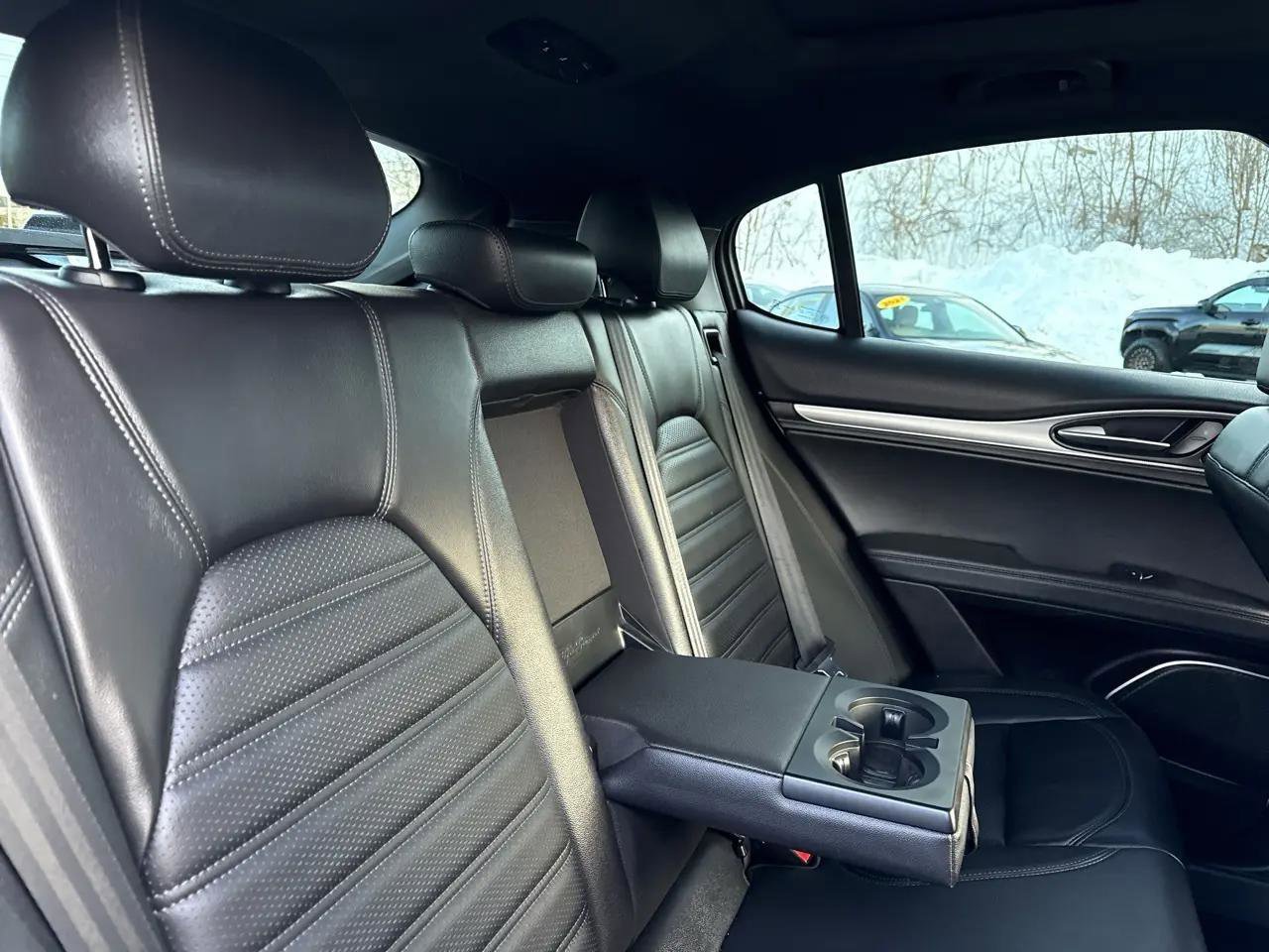Used 2022 Alfa Romeo Stelvio Veloce image 33