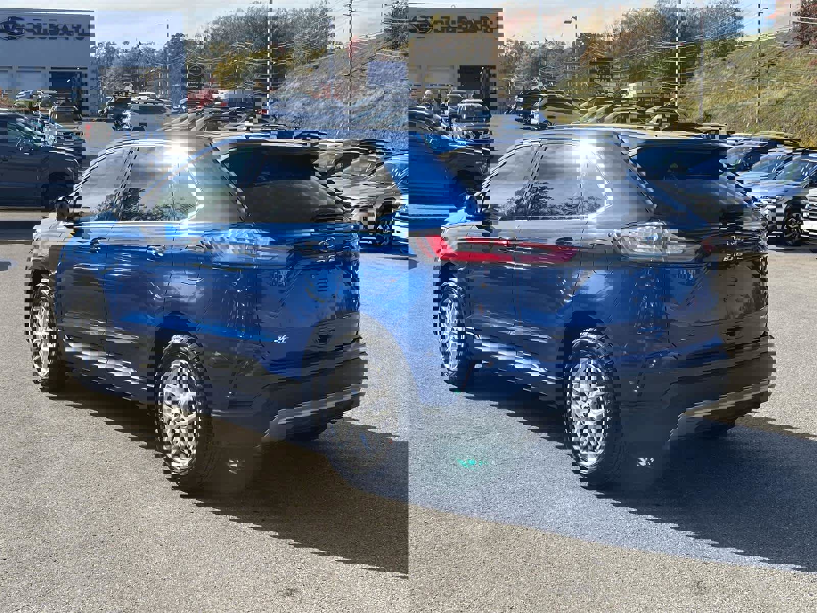 Used 2023 Ford Edge SEL image 3