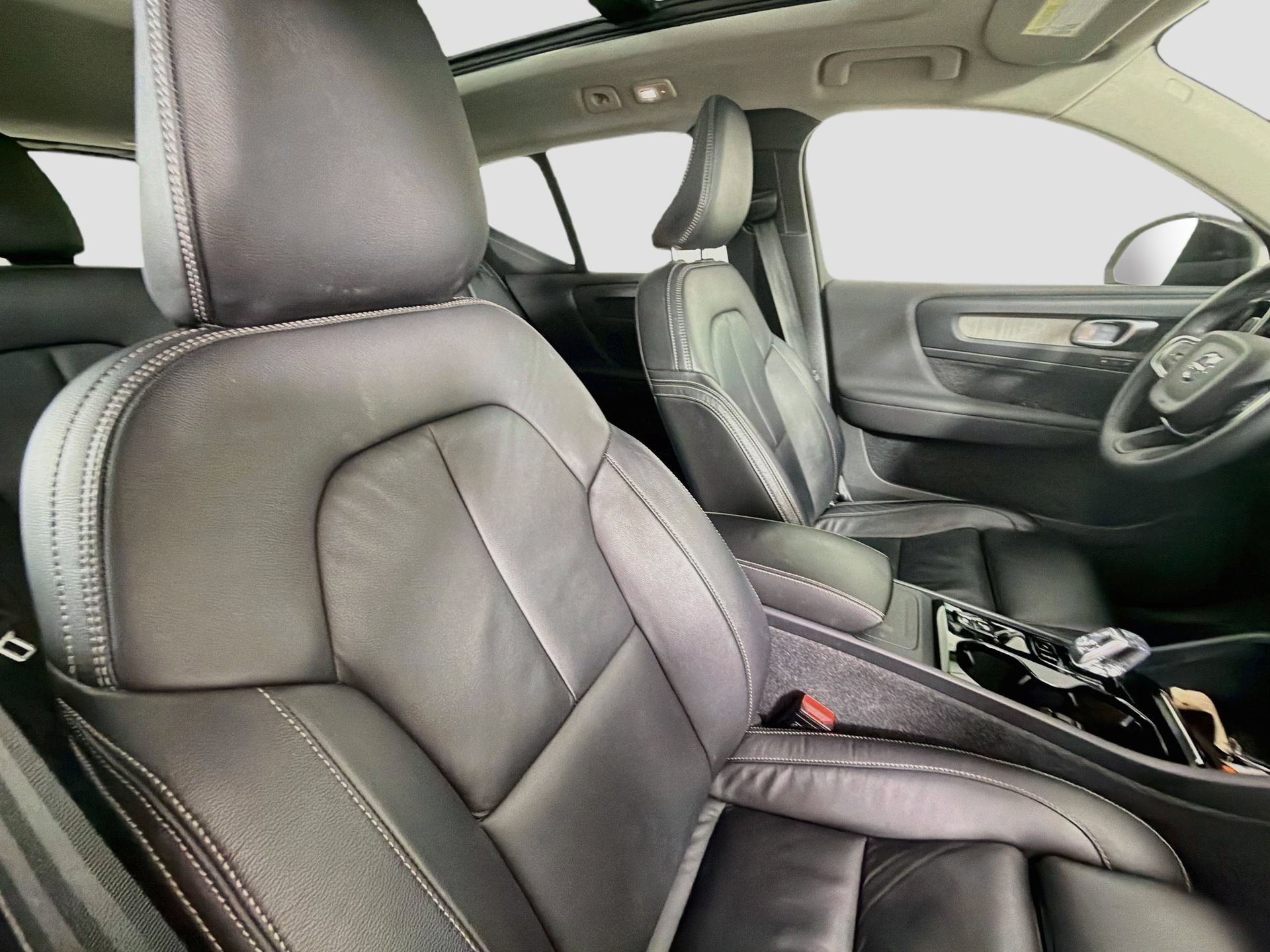 Certified 2023 Volvo XC40 B5 Plus w/ Protection Package Premier AWD/4WD image 28