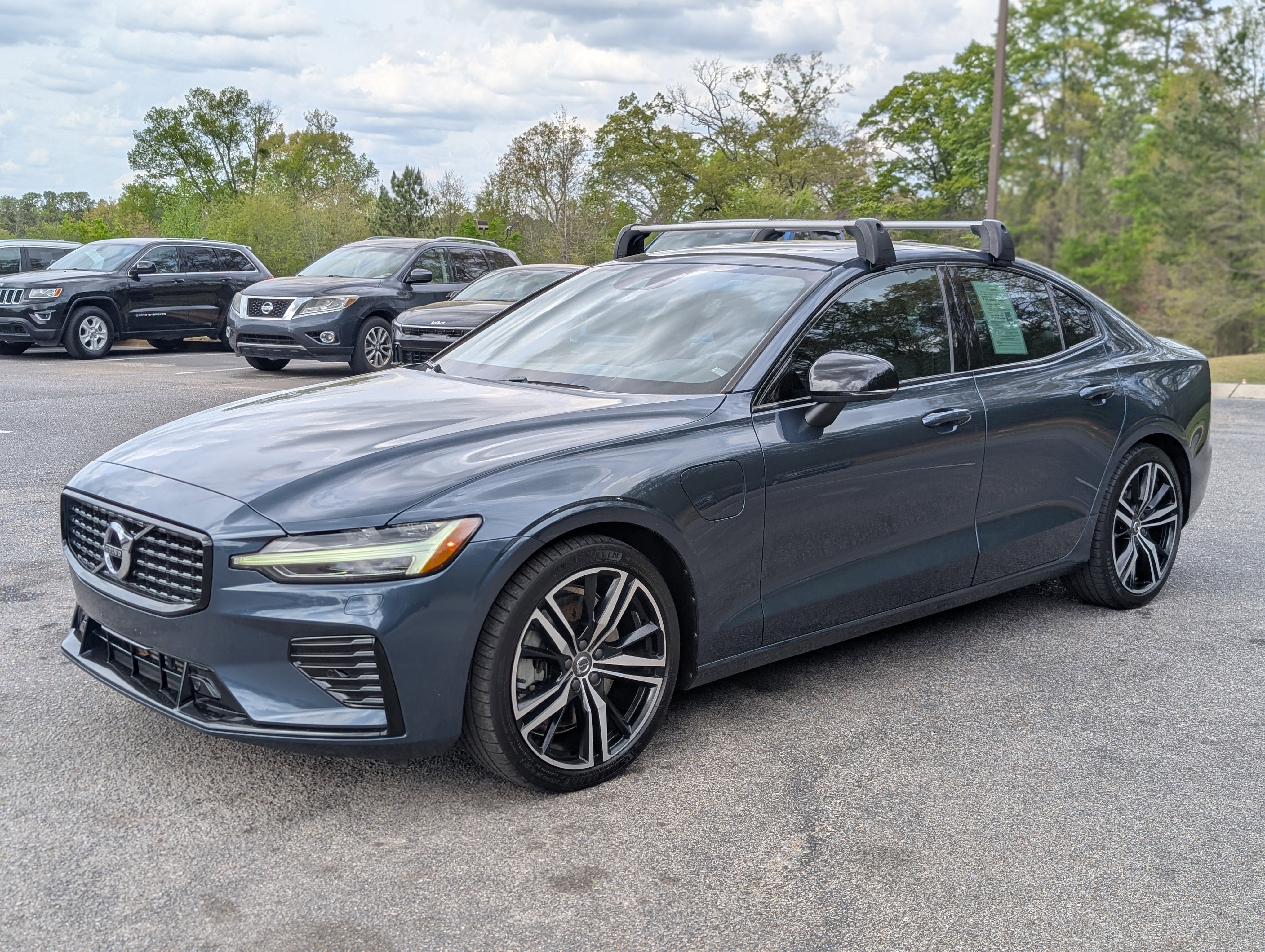 Used 2022 Volvo S60 T8 R-Design image 5