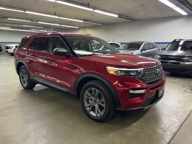 Certified 2021 Ford Explorer XLT w/ Equipment Group 202A AWD/4WD image 1