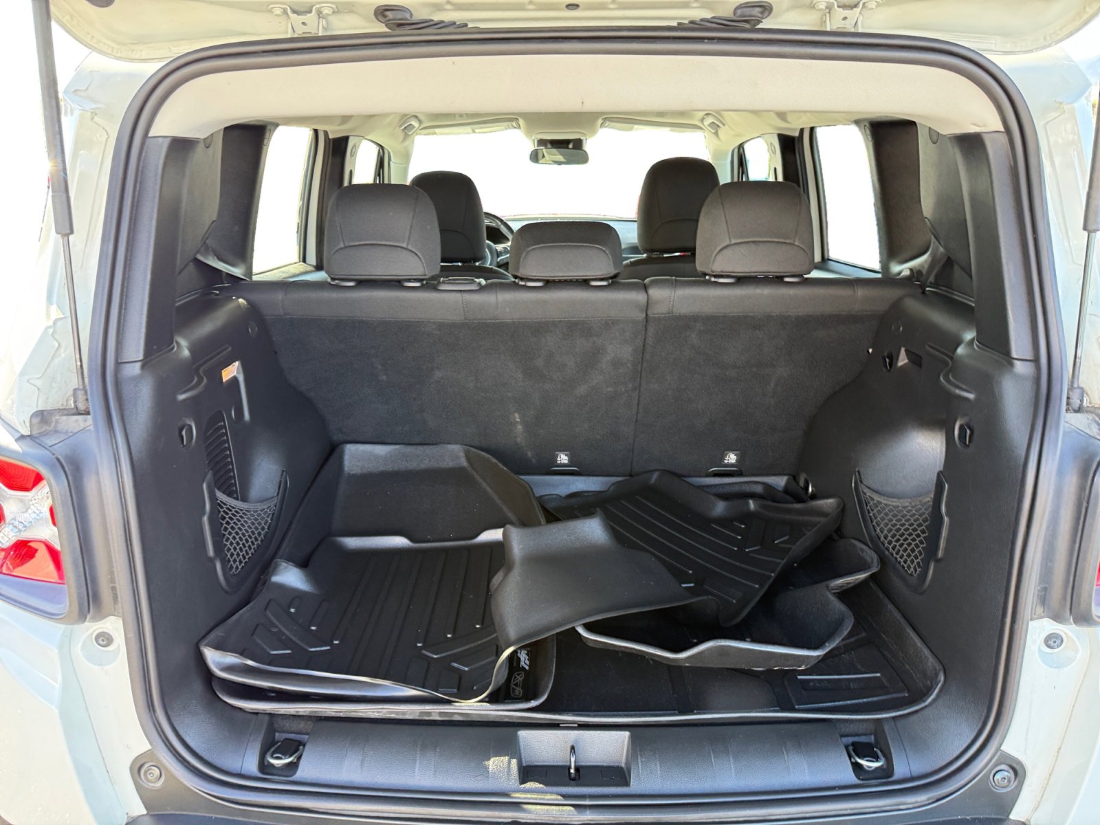 Used 2018 Jeep Renegade Trailhawk w/ UConnect 8.4 Nav Group image 17