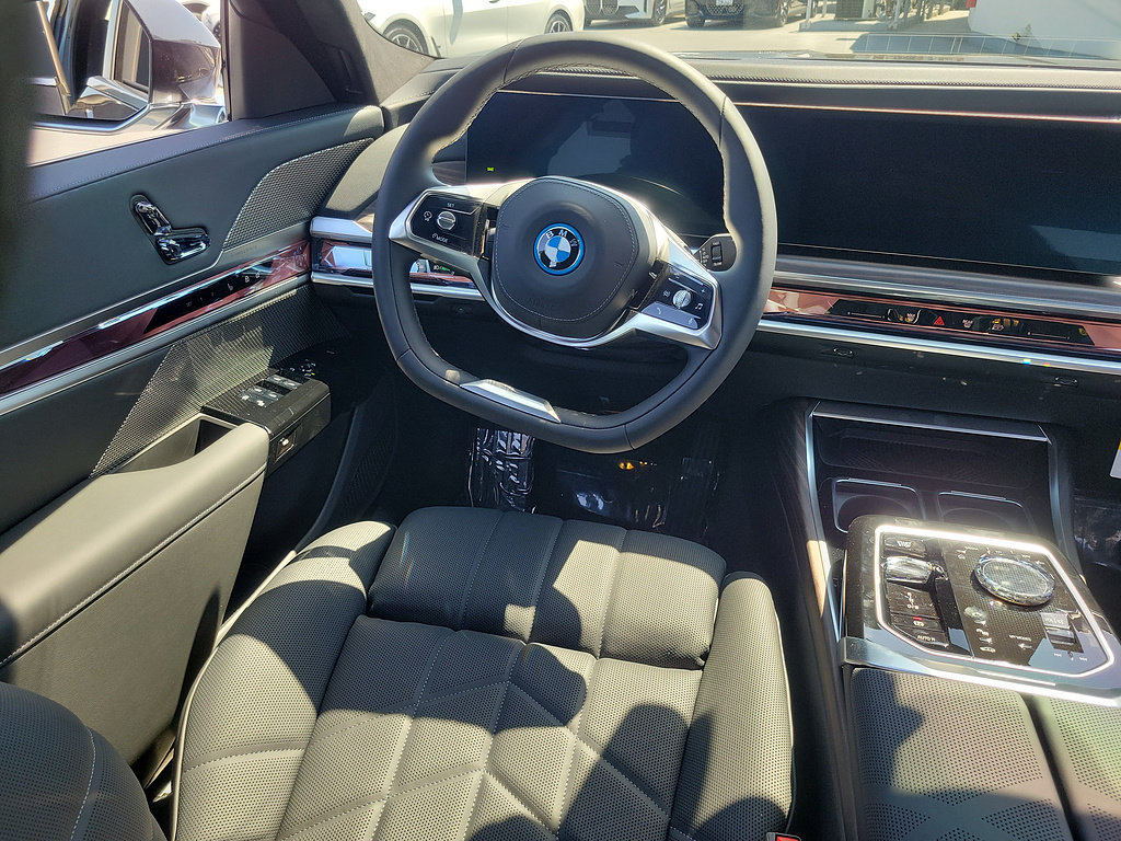 New 2026 BMW i7 M70 RWD image 12