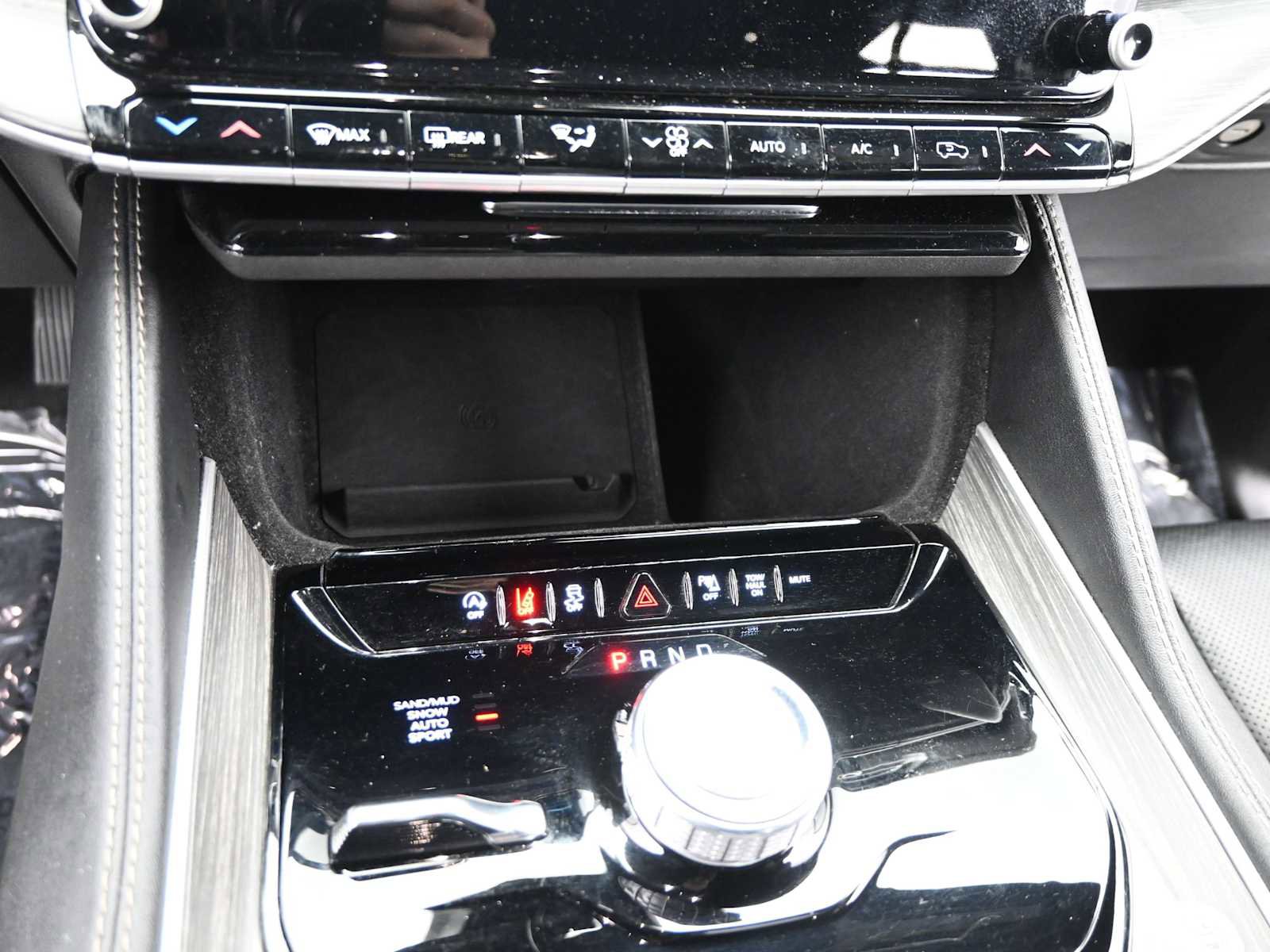 Used 2024 Jeep Wagoneer L Series II w/ Flexible Seating Group image 18