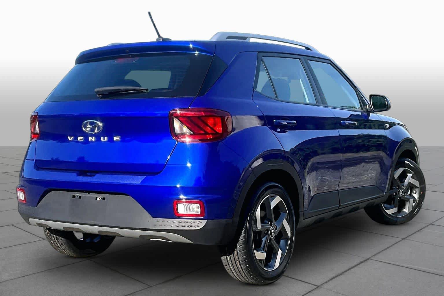 Used 2024 Hyundai Venue SEL FWD image 13