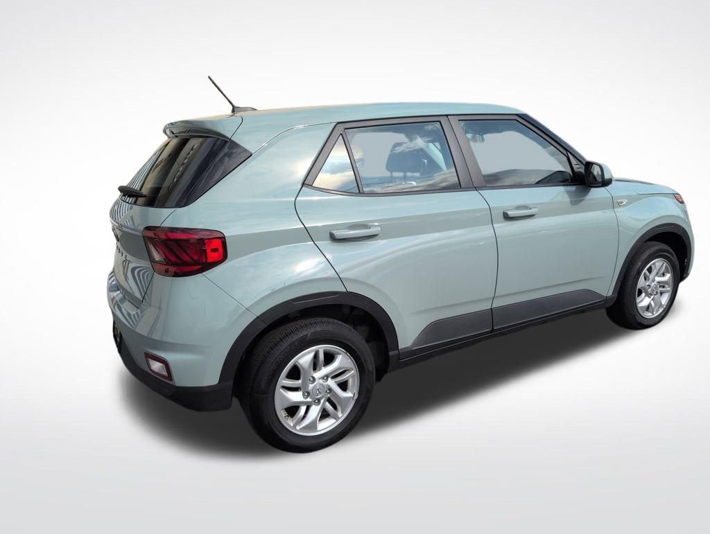 Certified 2025 Hyundai Venue SE image 7
