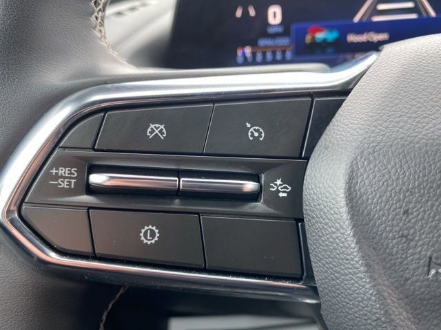 Used 2025 Chevrolet Traverse LT image 14