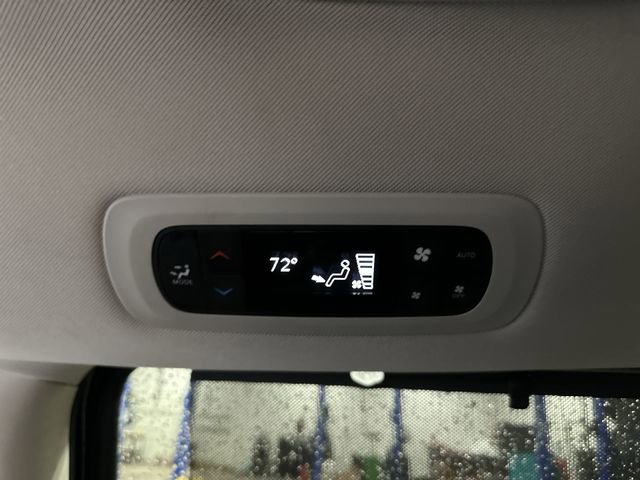 Used 2024 Chrysler Pacifica Touring-L image 34