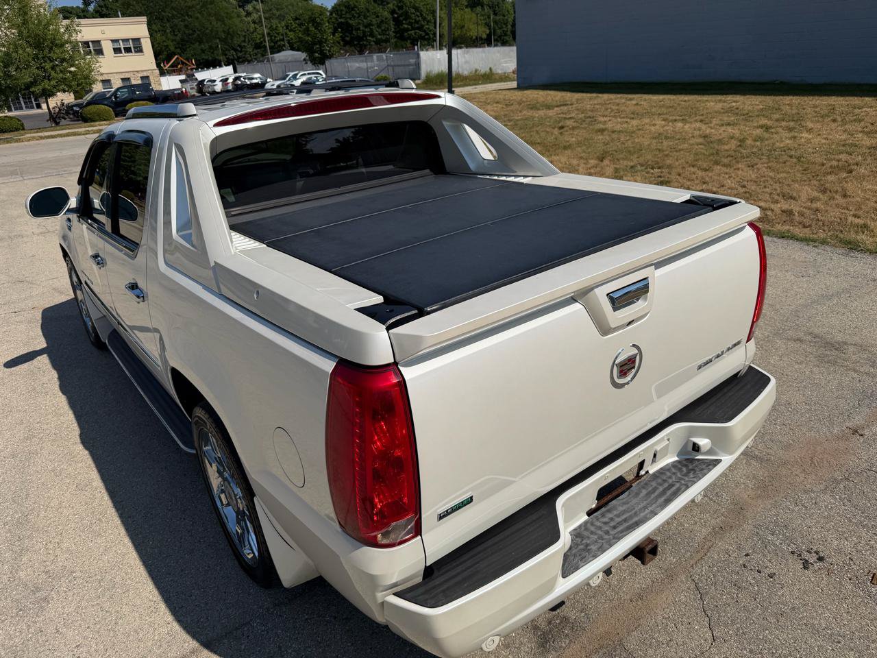 Used 2011 Cadillac Escalade EXT Luxury AWD/4WD image 8