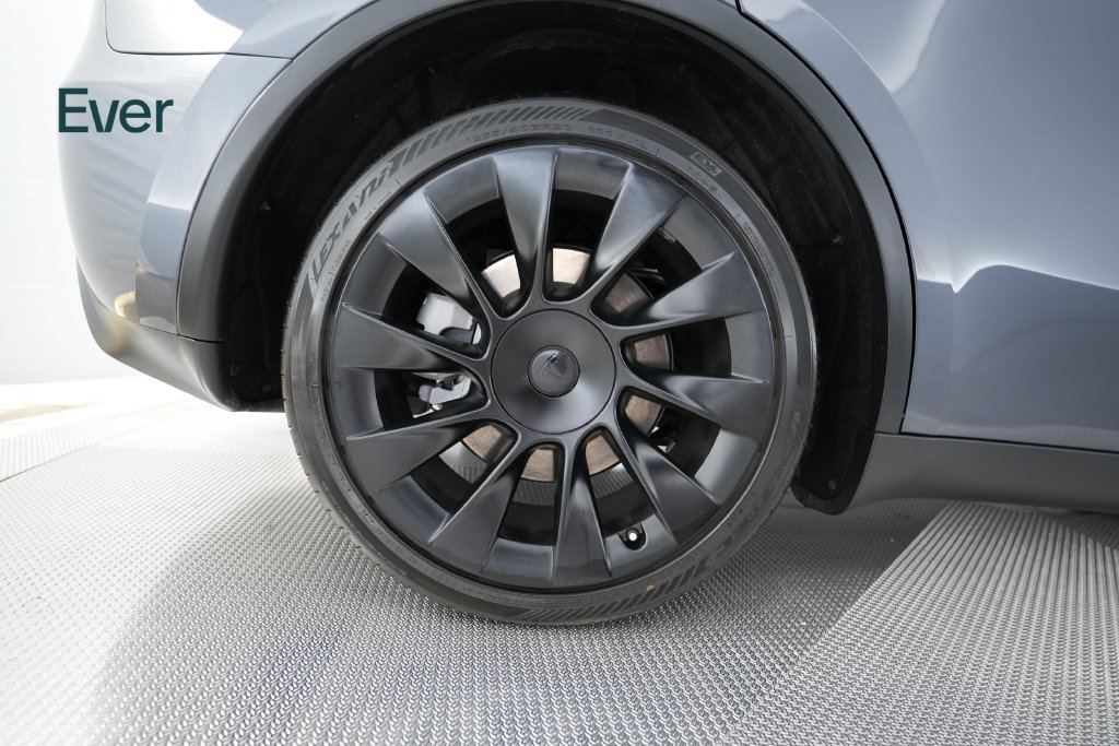 Used 2023 Tesla Model Y Long Range AWD/4WD image 19