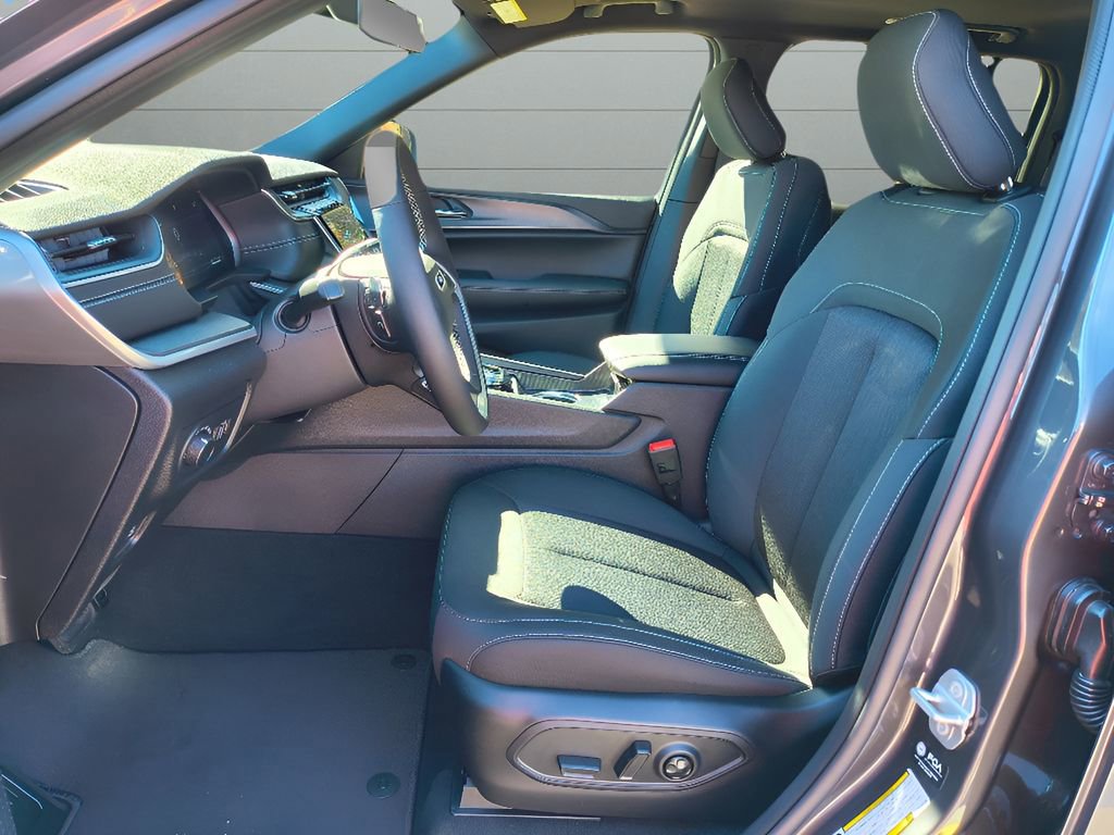 New 2025 Jeep Grand Cherokee Laredo X w/ Luxury Tech Group I image 15