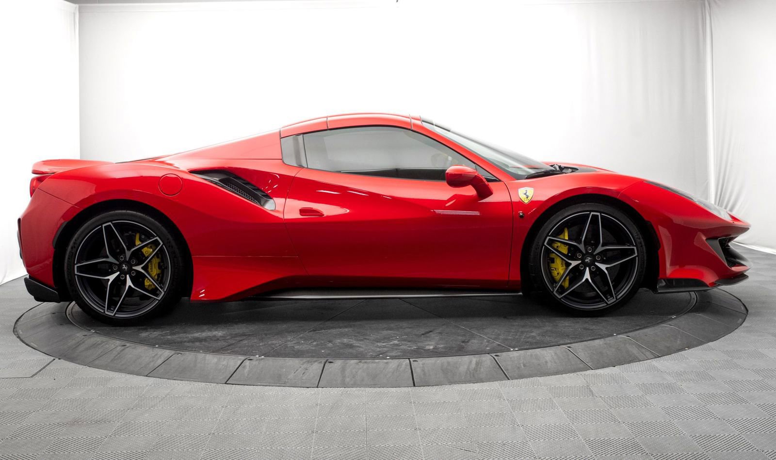 Used 2020 Ferrari 488 Pista Spider image 10