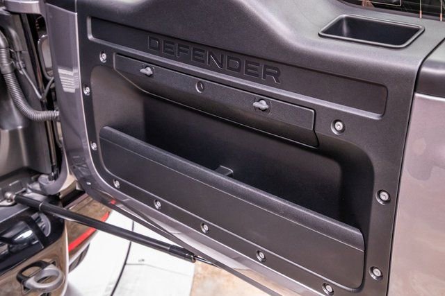 Used 2023 Land Rover Defender 90 X image 40