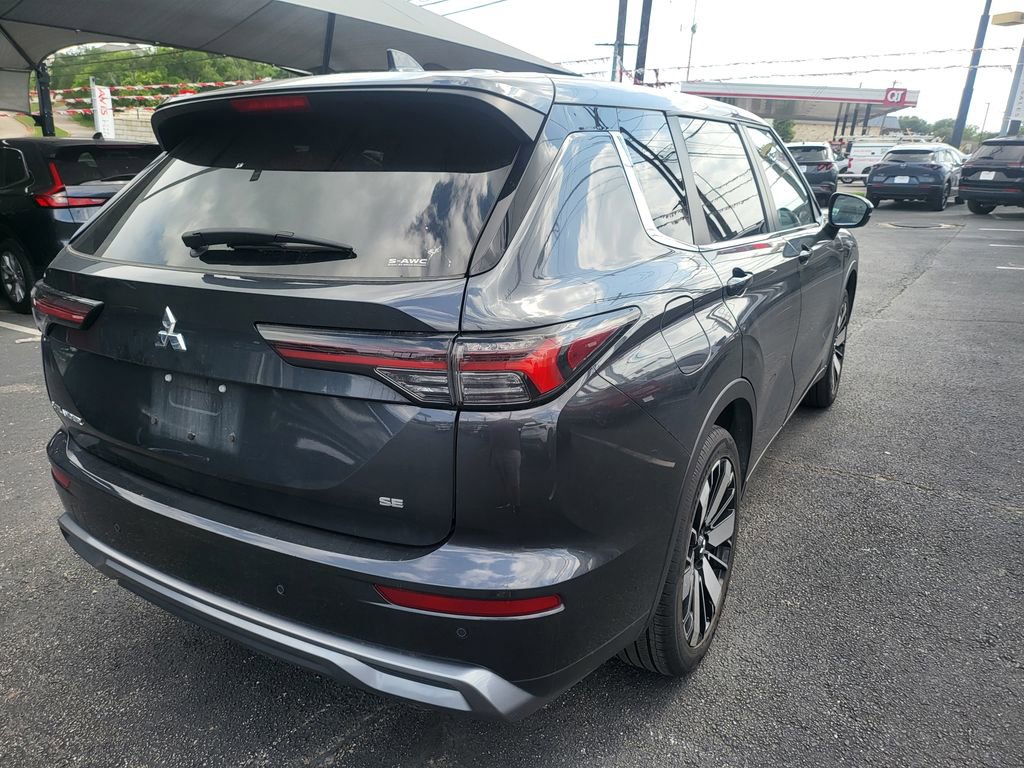 Used 2025 Mitsubishi Outlander SE AWD/4WD image 2