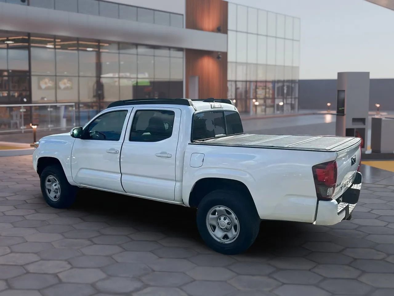 Used 2020 Toyota Tacoma SR image 4