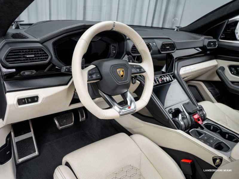 Used 2022 Lamborghini Urus image 24