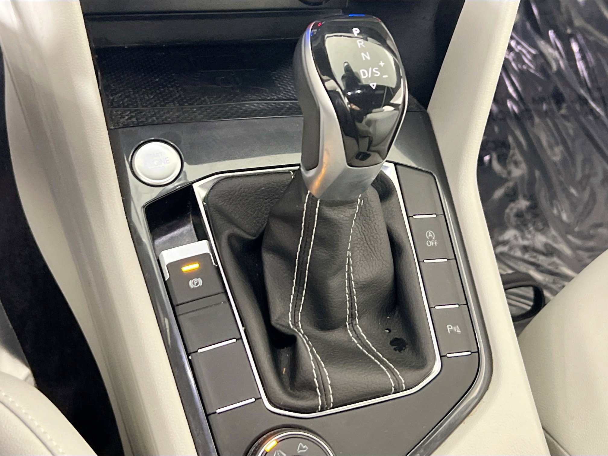 Used 2022 Volkswagen Tiguan SE R-Line AWD/4WD image 16