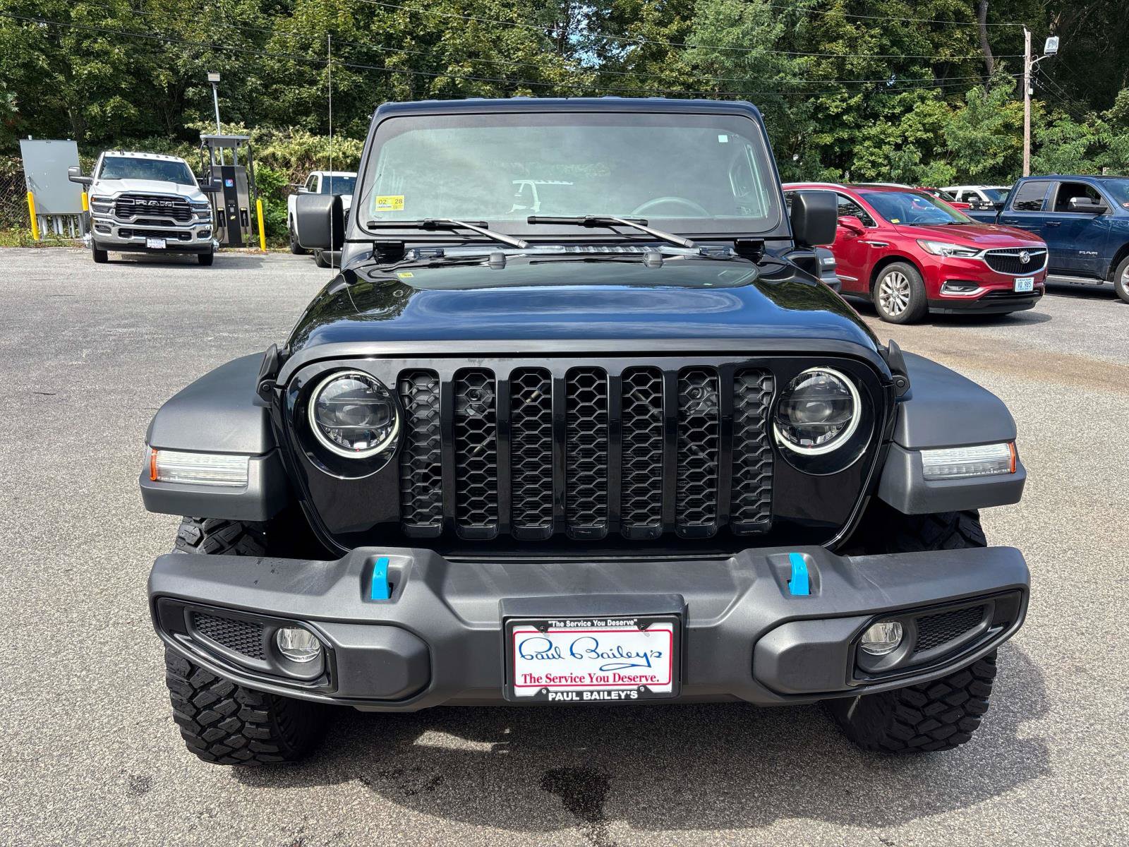 Used 2023 Jeep Wrangler Unlimited w/ Cold Weather Group AWD/4WD image 2