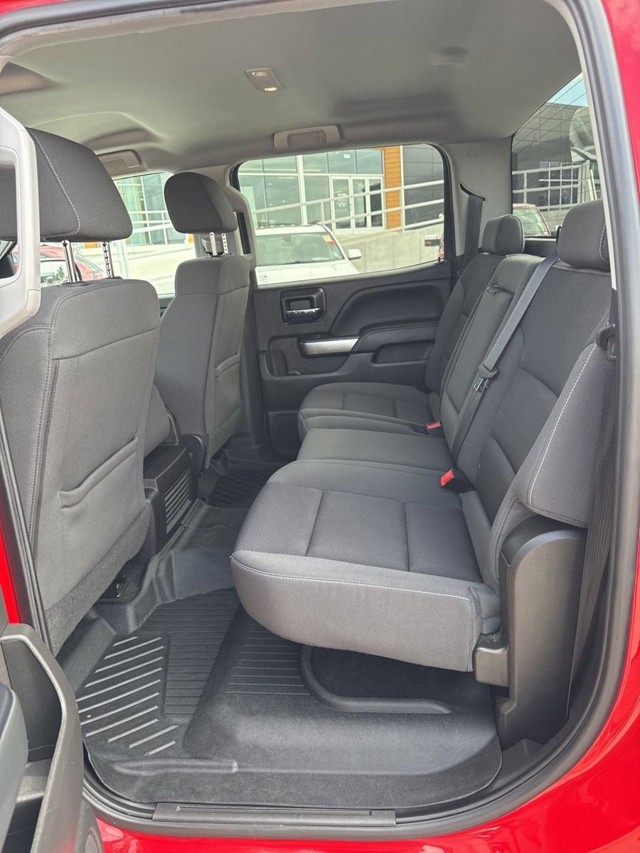 Used 2018 Chevrolet Silverado 1500 LT w/ LT Eassist Package AWD/4WD image 24
