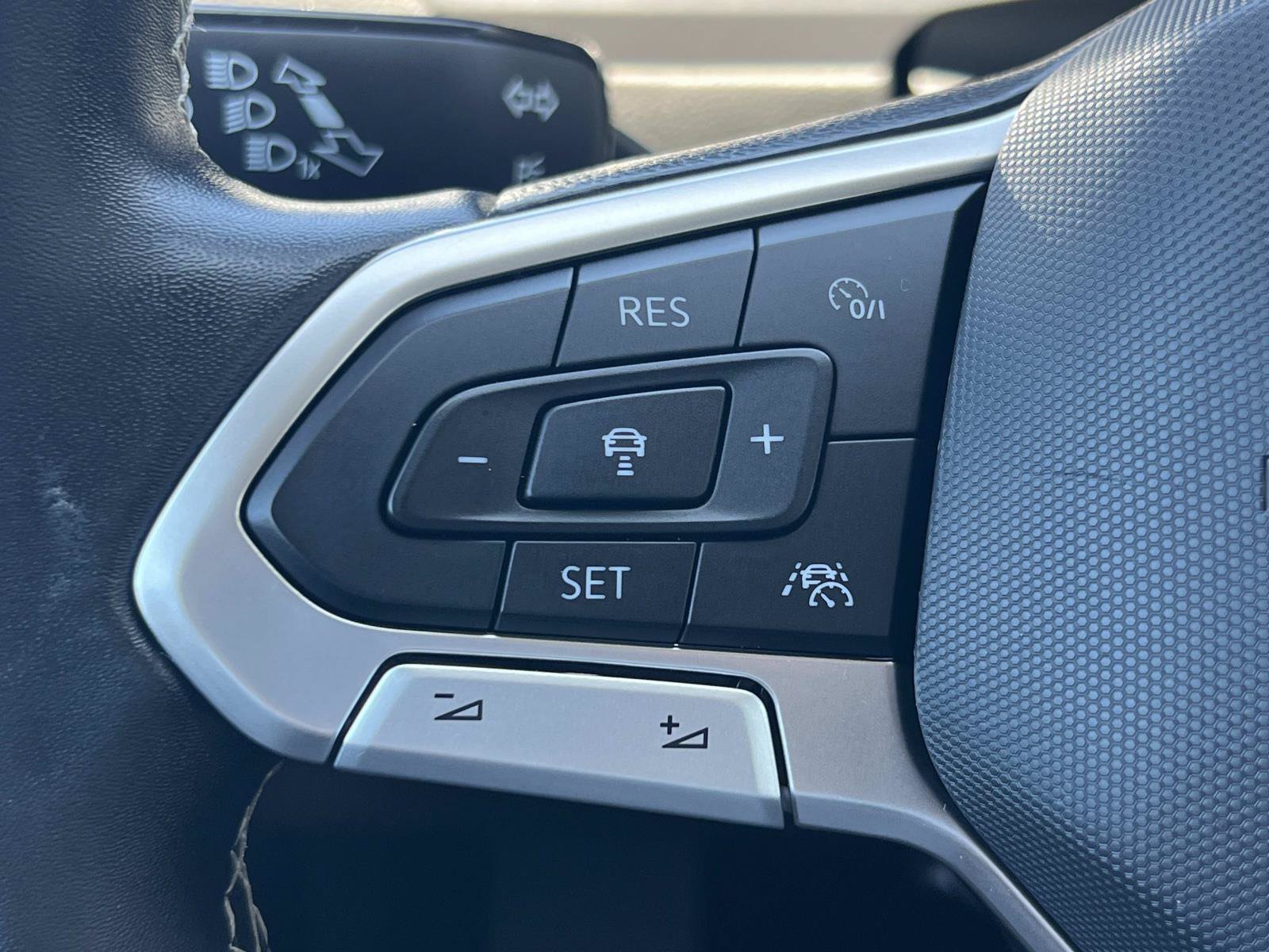 Certified 2023 Volkswagen Tiguan SE FWD image 9