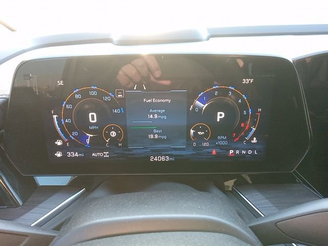 Used 2025 Chevrolet Suburban Z71 image 12