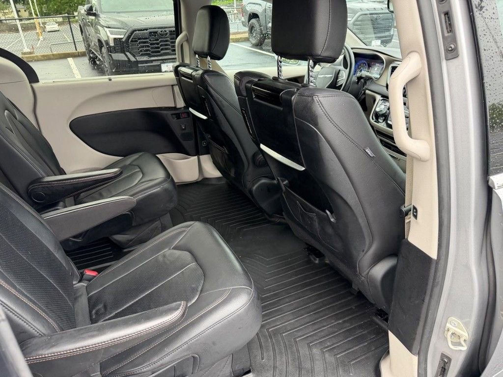 Used 2017 Chrysler Pacifica Touring-L Plus FWD image 10
