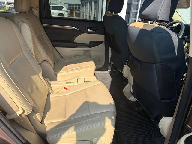 Used 2017 Toyota Highlander Limited AWD/4WD image 10