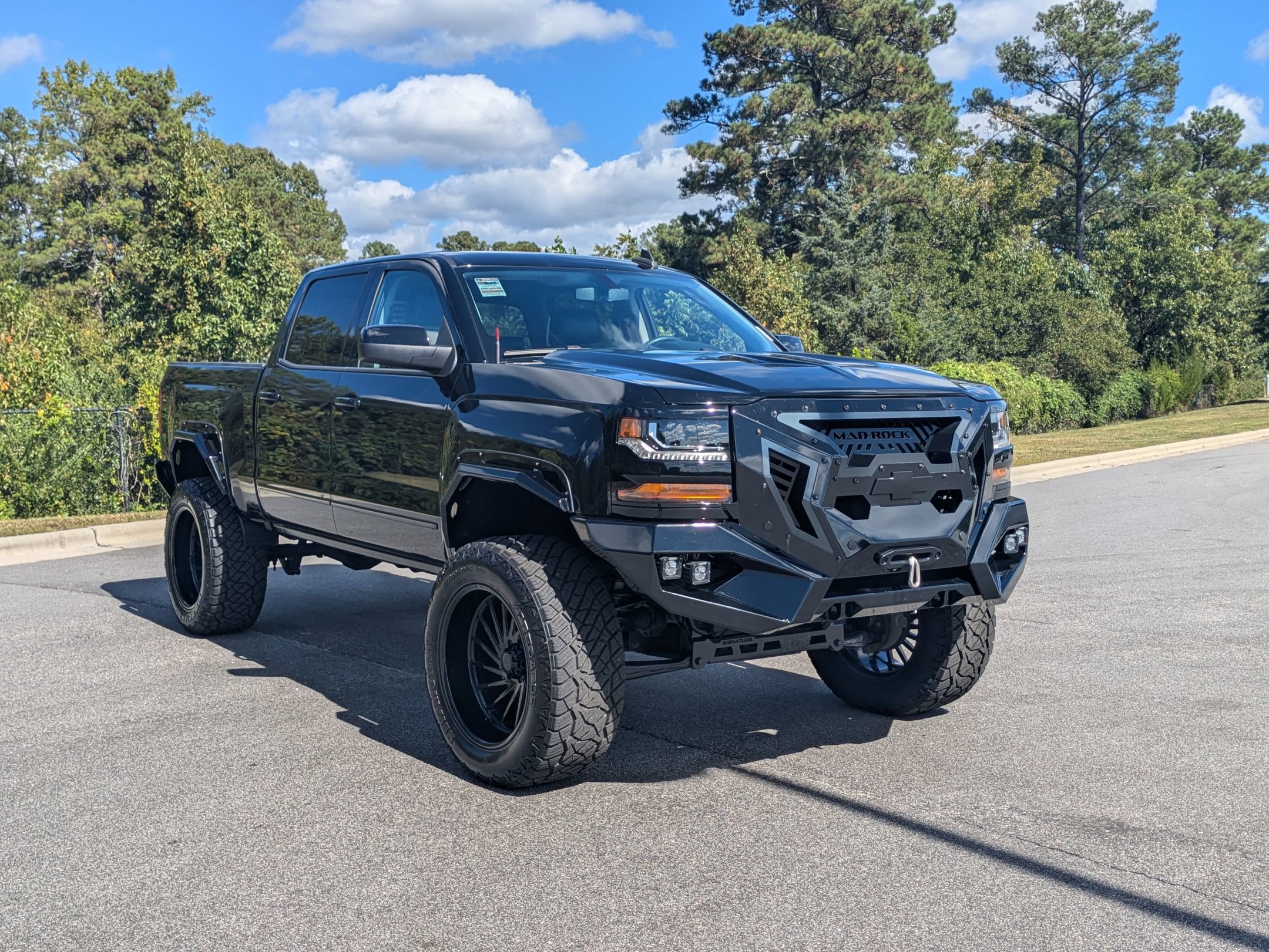 Used 2018 Chevrolet Silverado 1500 LT w/ All Star Edition image 3