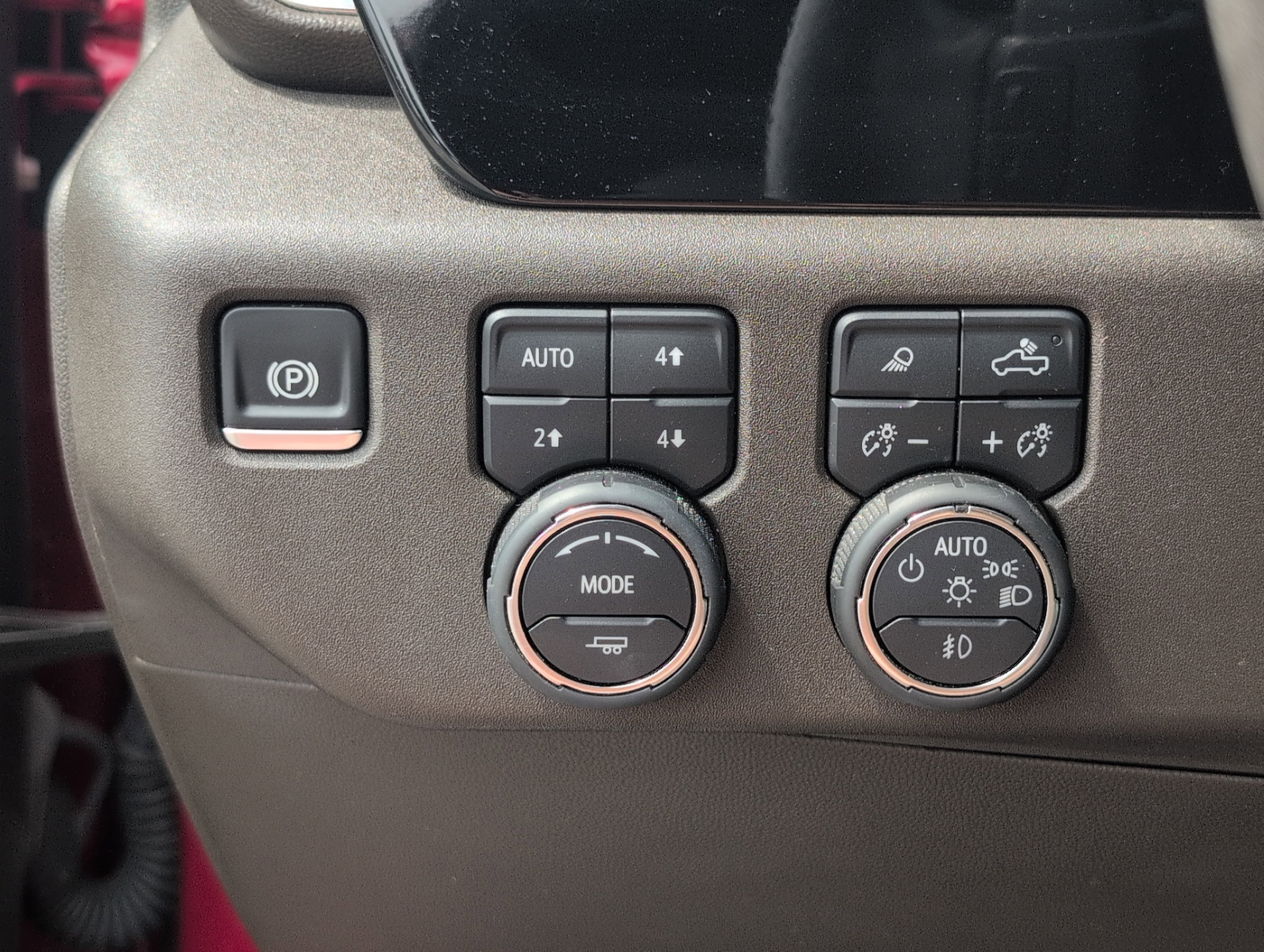 Used 2024 Chevrolet Silverado 1500 LTZ w/ Z71 Off-Road Package AWD/4WD image 27