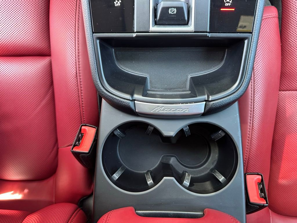 Certified 2023 Porsche Macan AWD/4WD image 27