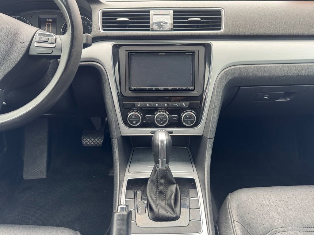 Used 2012 Volkswagen Passat TDI SE image 11