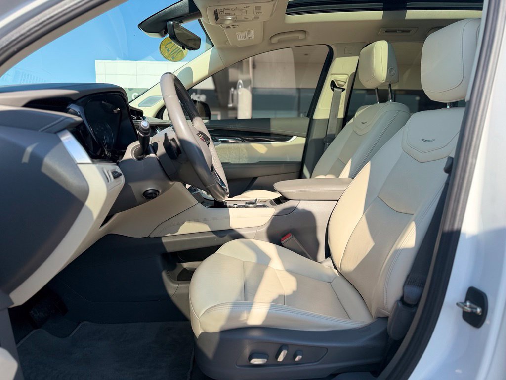 Used 2023 Cadillac XT6 Premium Luxury w/ Technology Package FWD image 10