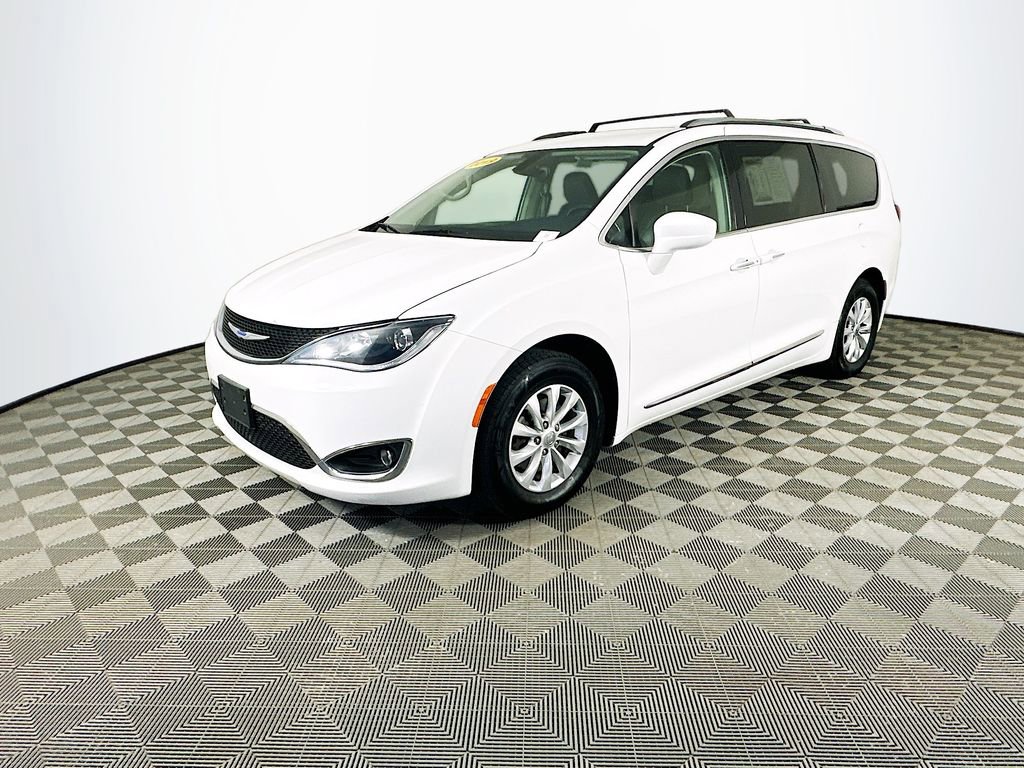 Certified 2019 Chrysler Pacifica Touring-L image 5