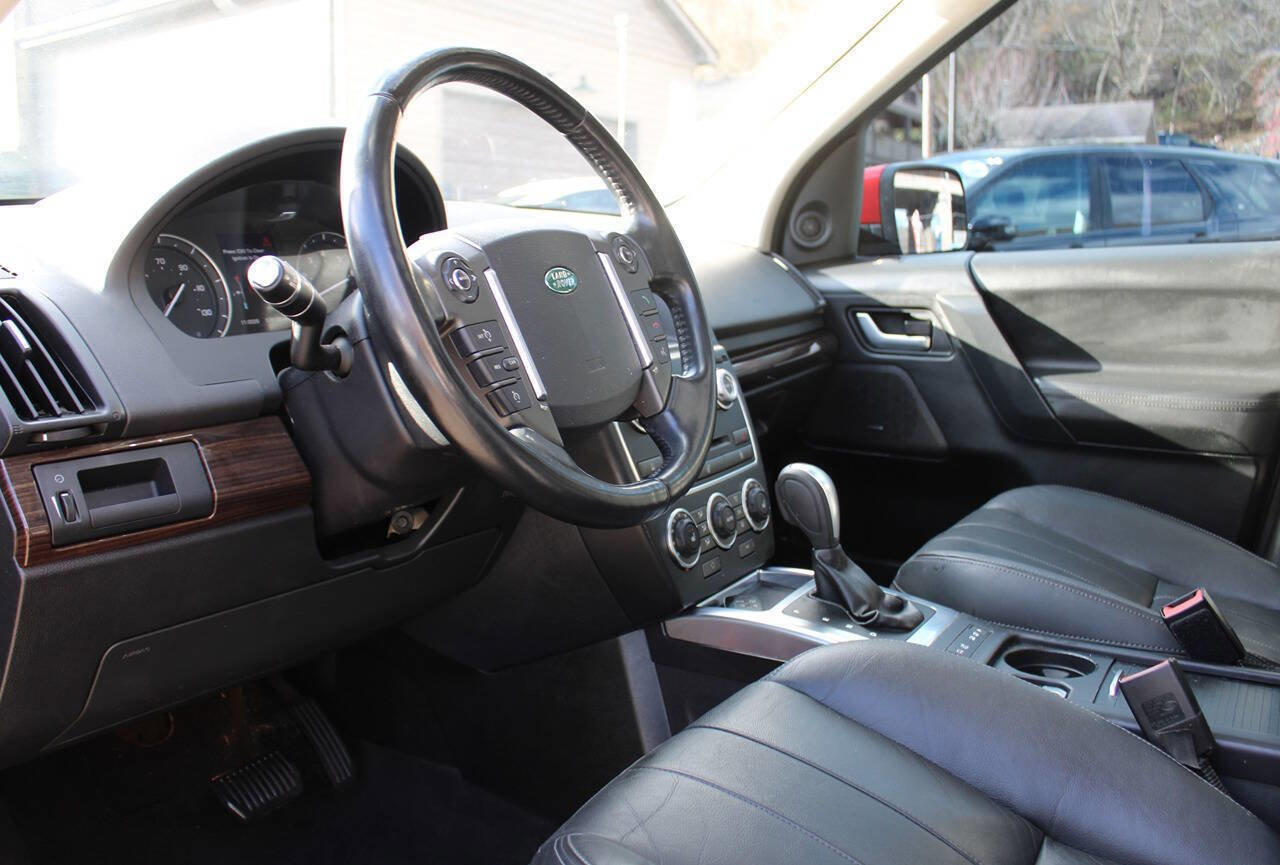 Used 2014 Land Rover LR2 HSE image 18