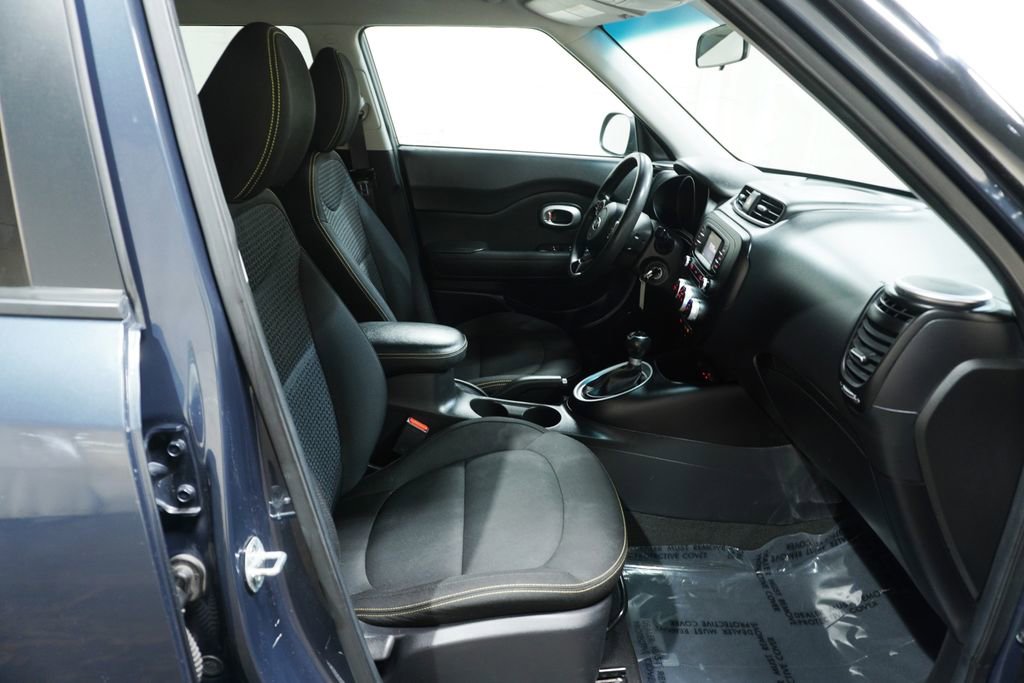 Used 2016 Kia Soul + FWD image 11
