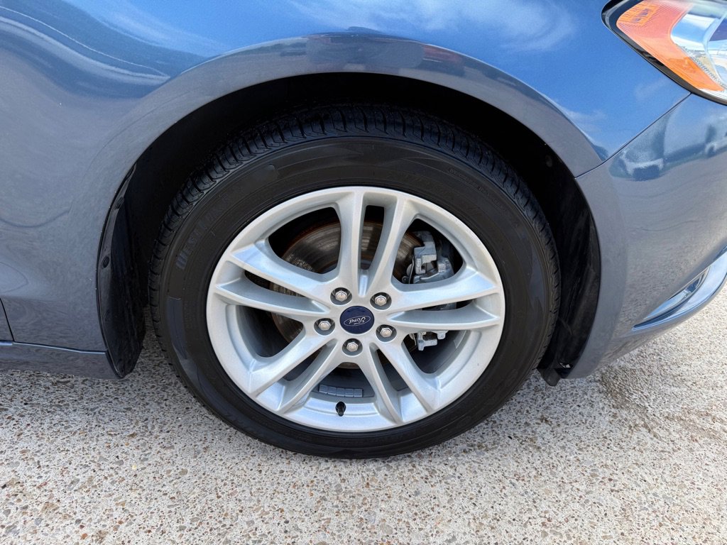 Used 2018 Ford Fusion SE FWD image 12