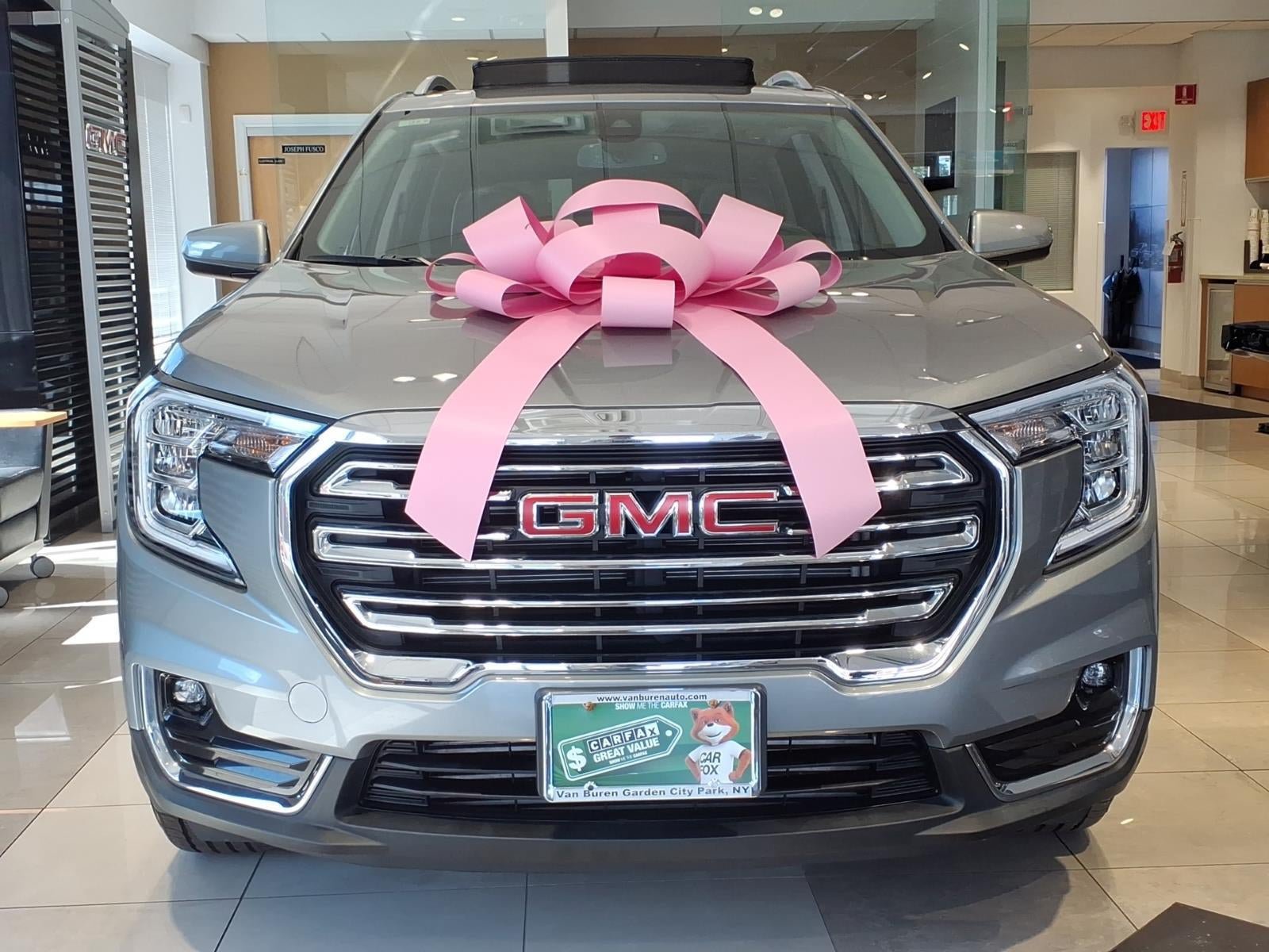 Used 2023 GMC Terrain SLT AWD/4WD image 2