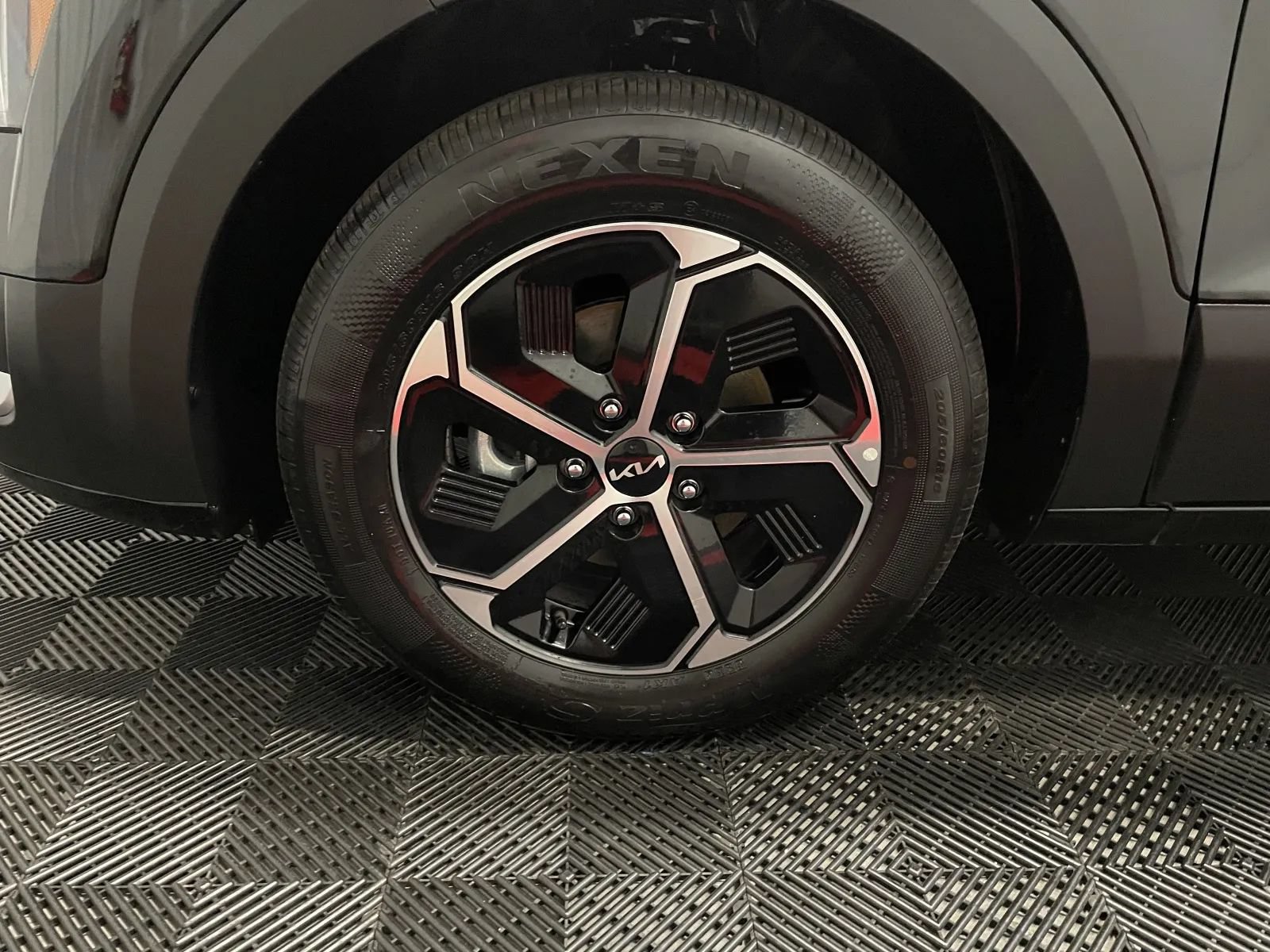 Used 2026 Kia Niro LX FWD image 9