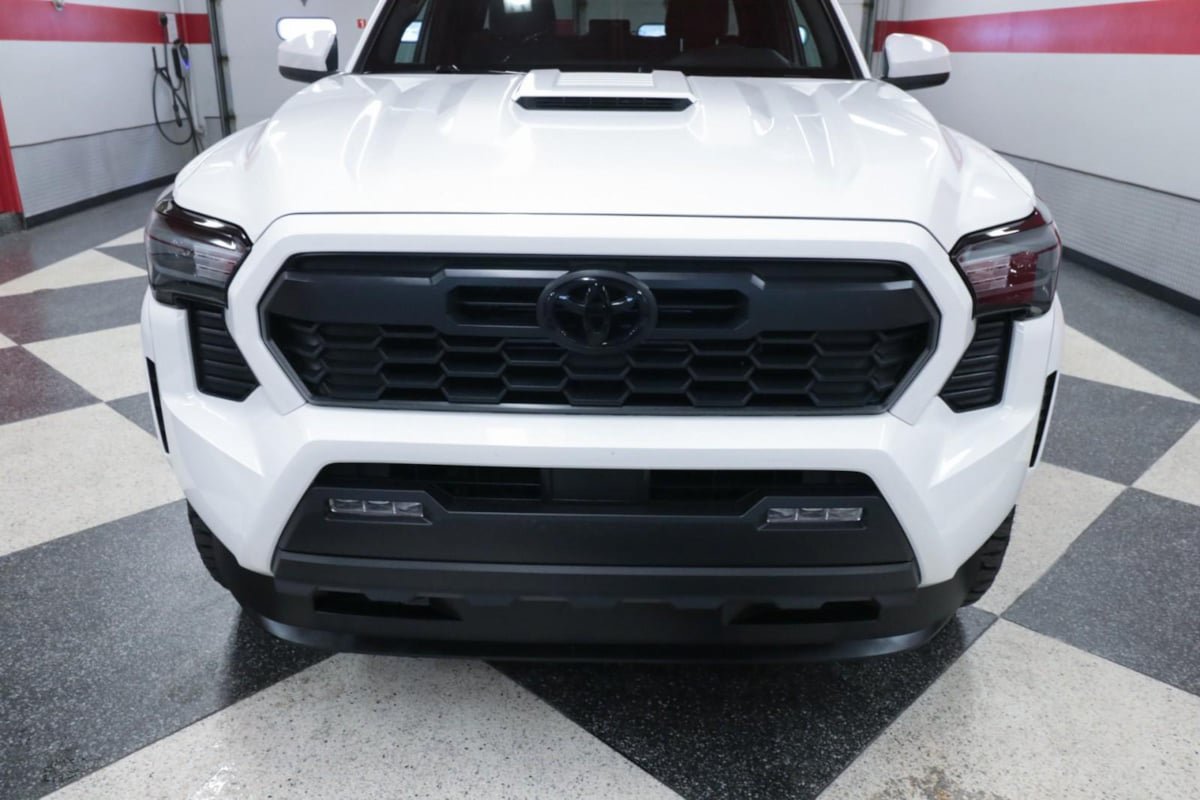 Used 2025 Toyota Tacoma TRD Sport AWD/4WD image 4