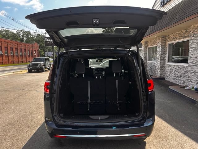 Used 2025 Chrysler Pacifica Select FWD image 32