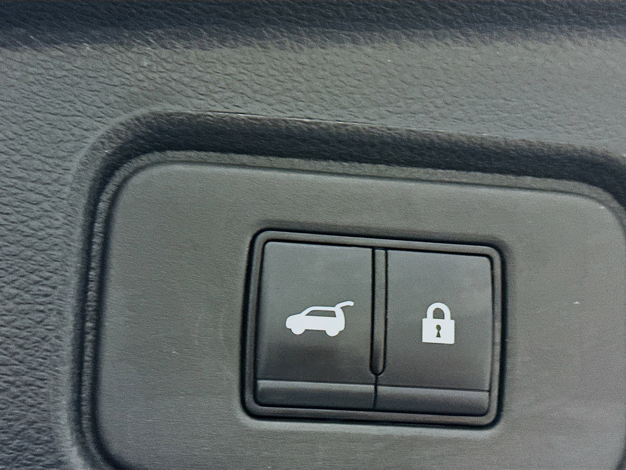 Used 2025 Nissan Pathfinder SV image 30