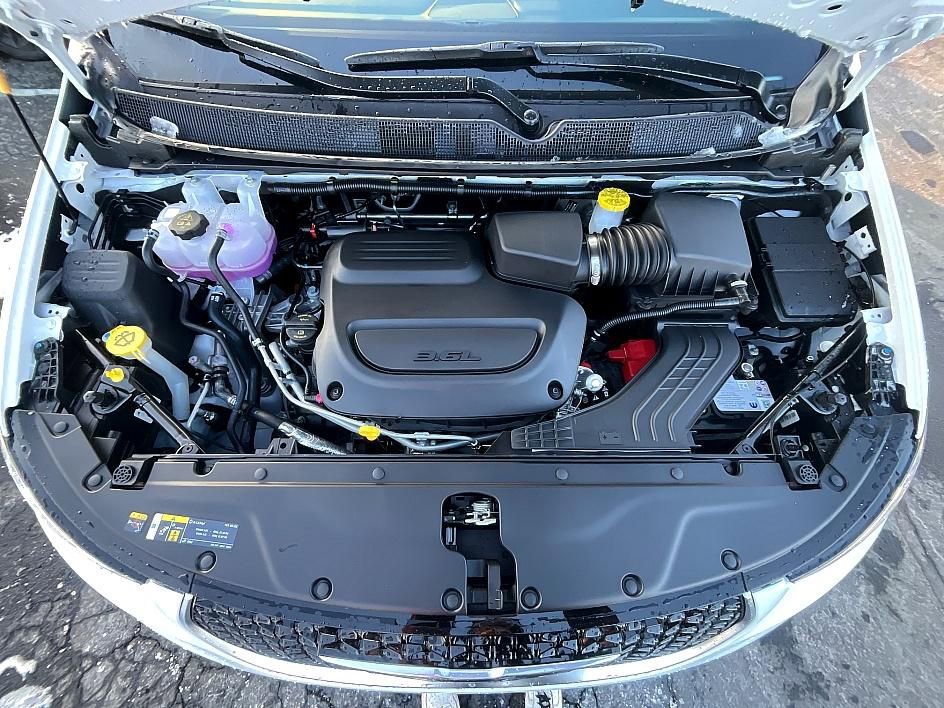 New 2026 Chrysler Pacifica Pinnacle w/ Trailer Tow Group image 3