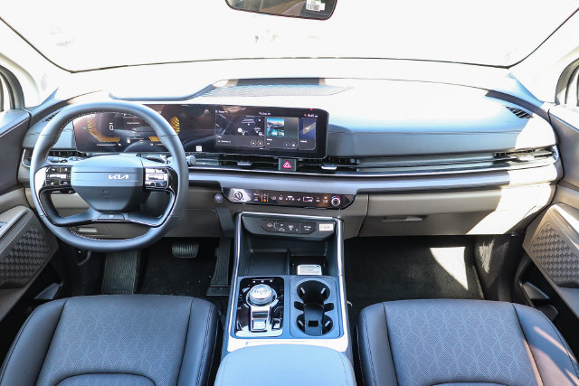 New 2027 Kia Carnival EX FWD image 5