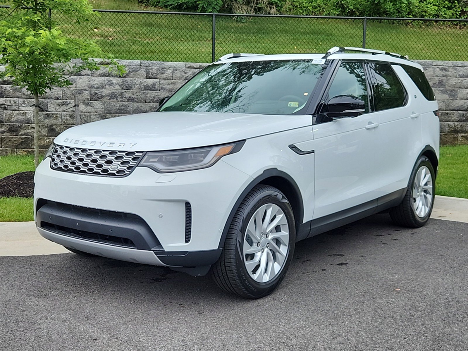 Certified 2024 Land Rover Discovery S