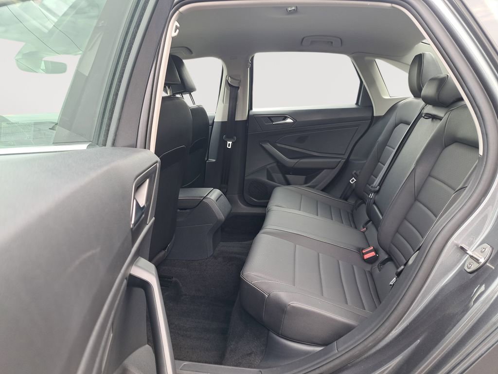 Used 2024 Volkswagen Jetta SE image 14